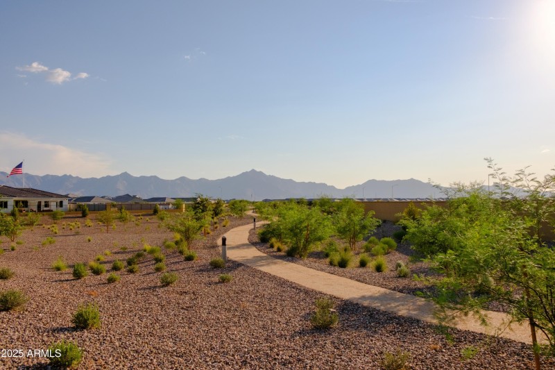 BEAUTIFUL COMMUNITY MOUNTAIN VIEWS