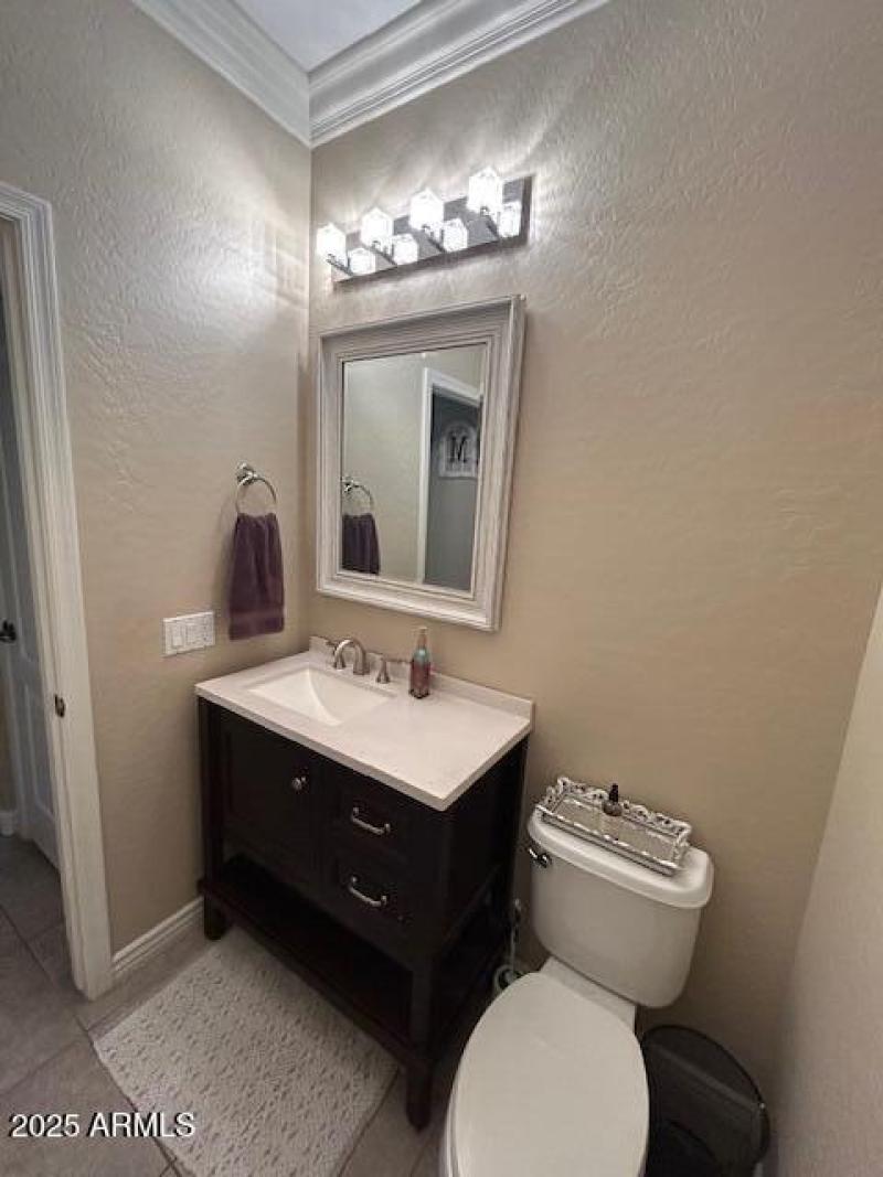 Halfbath downstairs
