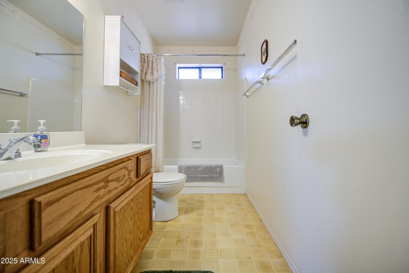 Bathroom 2-pic 1
