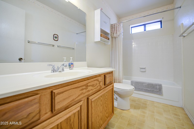 Bathroom 2-pic 2
