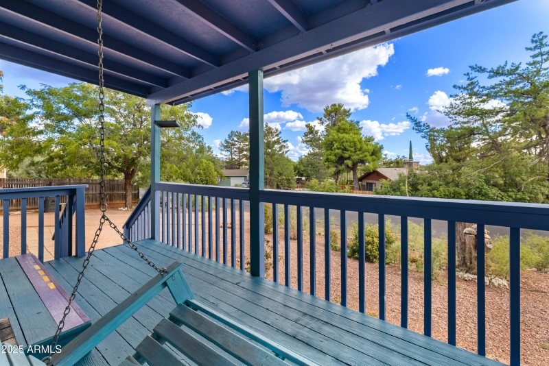 2820 Raven - Front Porch