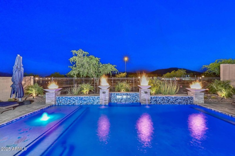 Night-Pool2