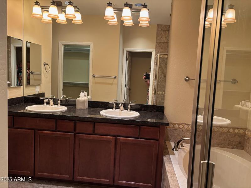 Primary dual sinks