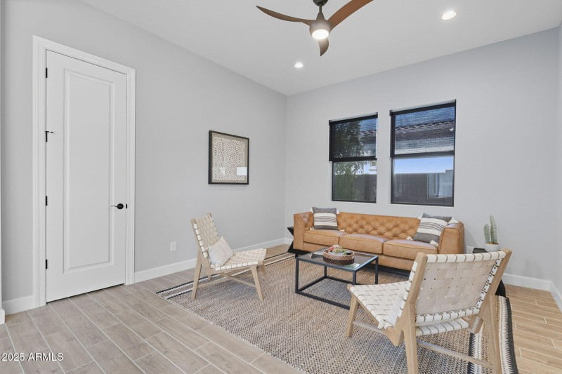 Den/sitting room