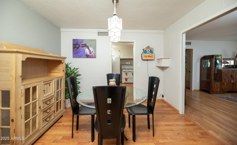 dining area 1b
