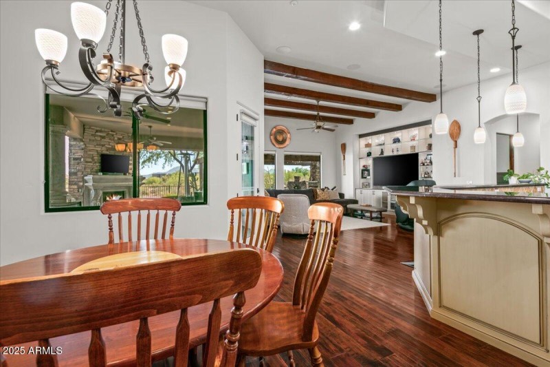 07-Breakfast Nook