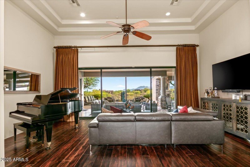 02-Living Room