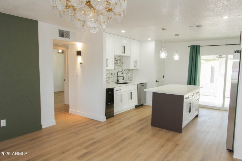 2132 W Poinsettia Dr-4