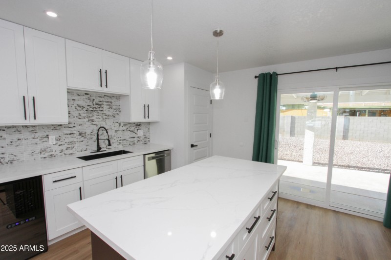 2132 W Poinsettia Dr-5