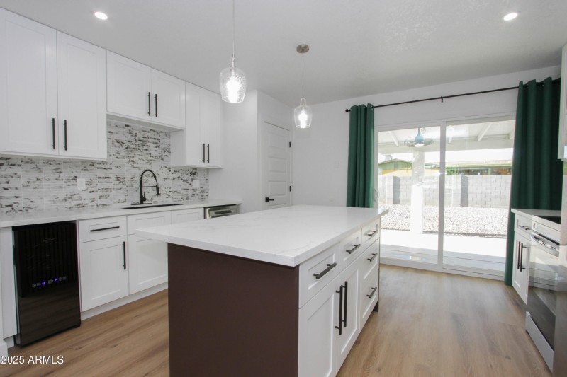 2132 W Poinsettia Dr-7