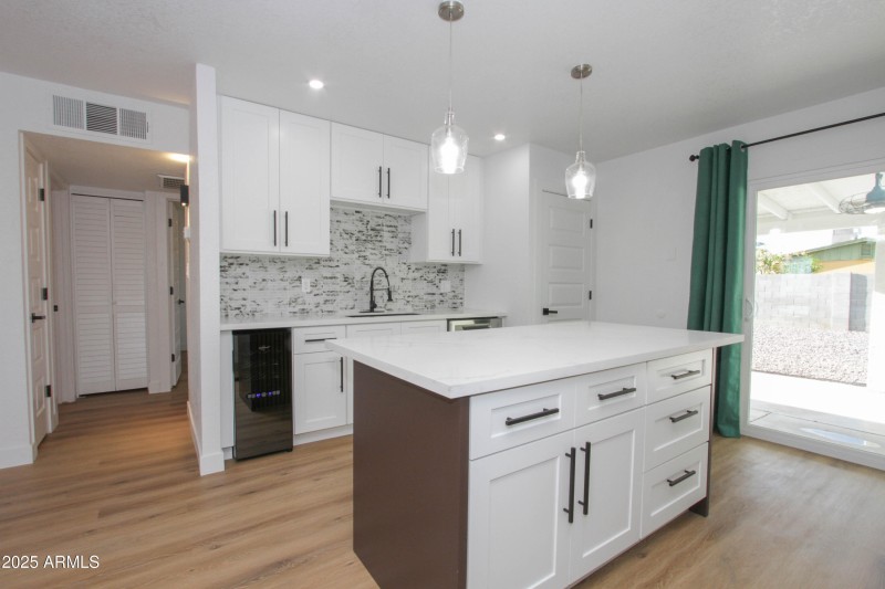 2132 W Poinsettia Dr-8