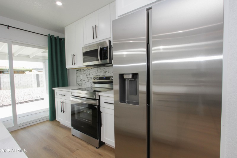 2132 W Poinsettia Dr-12