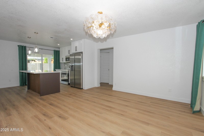 2132 W Poinsettia Dr-14