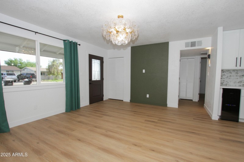 2132 W Poinsettia Dr-15