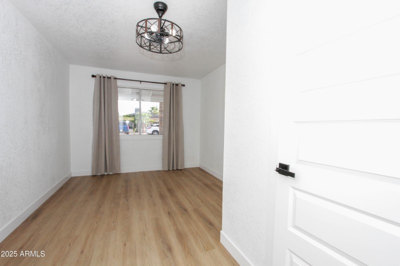 2132 W Poinsettia Dr-16