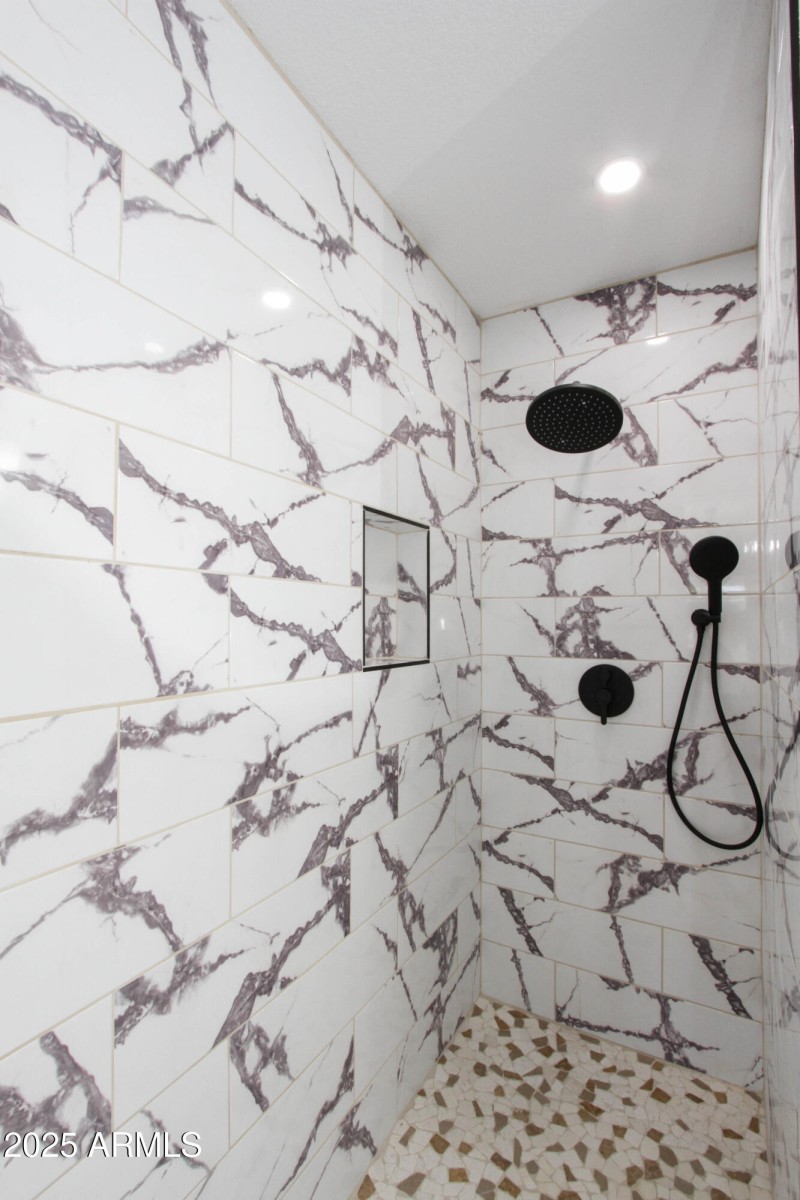 2132 W Poinsettia Dr-19