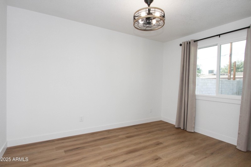 2132 W Poinsettia Dr-26