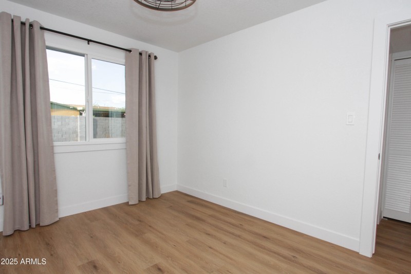 2132 W Poinsettia Dr-29