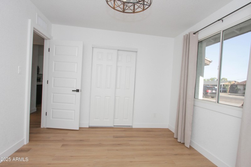 2132 W Poinsettia Dr-30