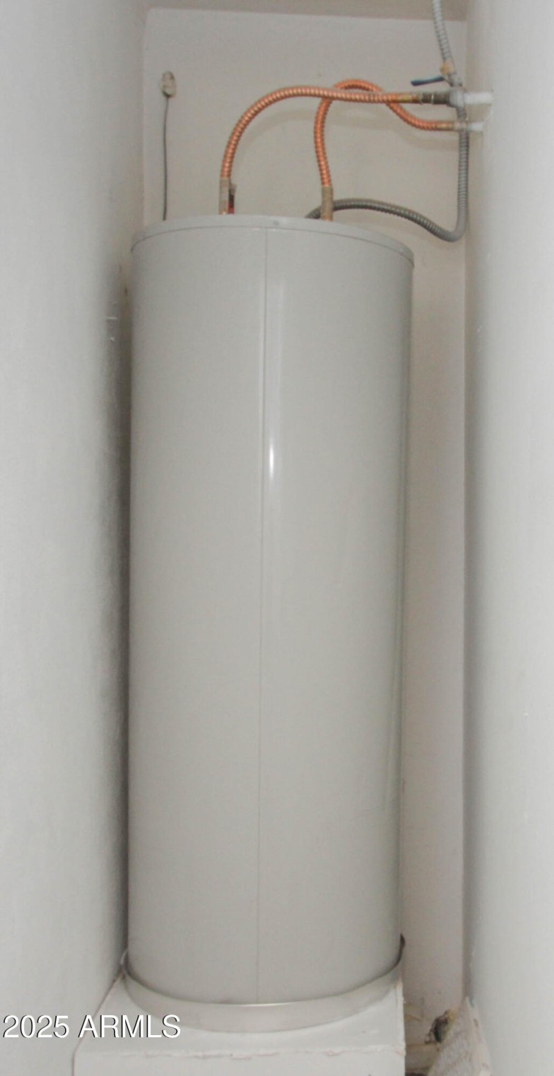 2132 W Poinsettia Dr-32