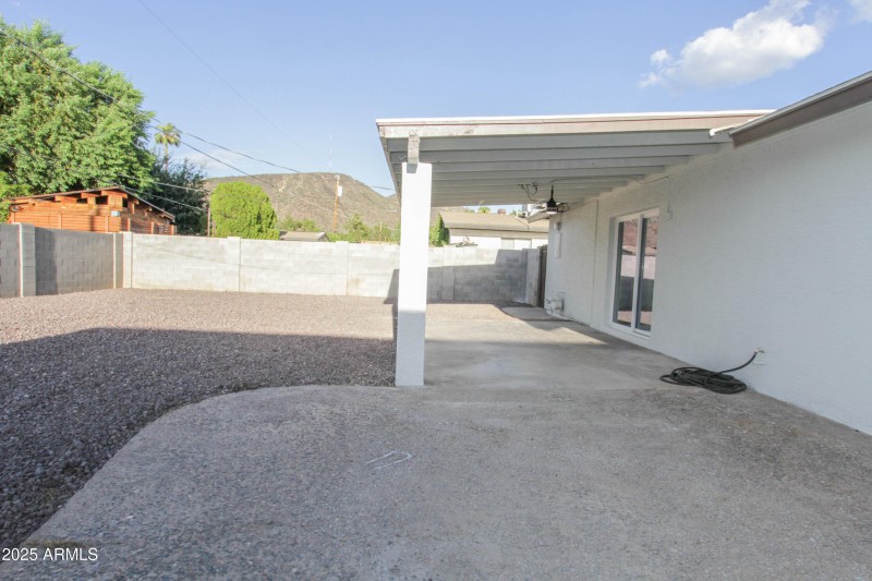 2132 W Poinsettia Dr-33