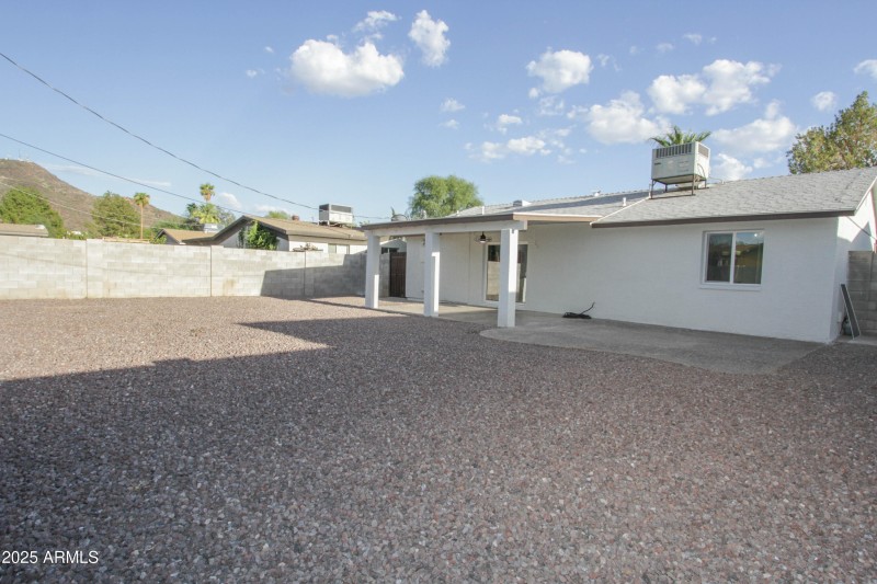 2132 W Poinsettia Dr-34