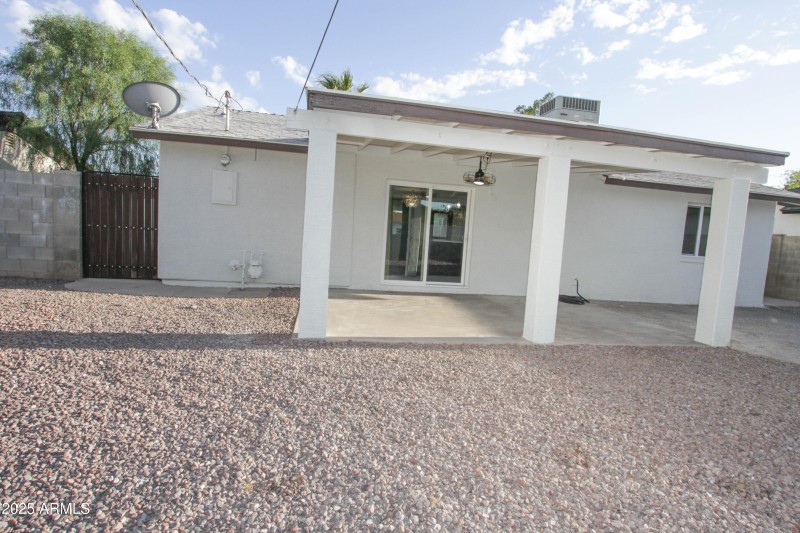 2132 W Poinsettia Dr-35