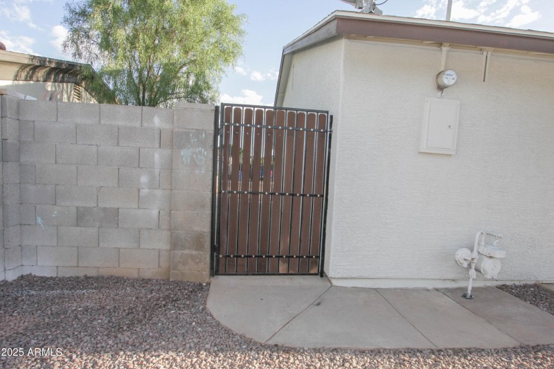 2132 W Poinsettia Dr-36