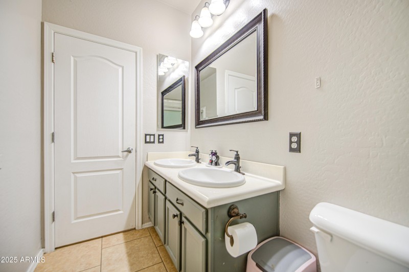 Bathroom 2-pic 3