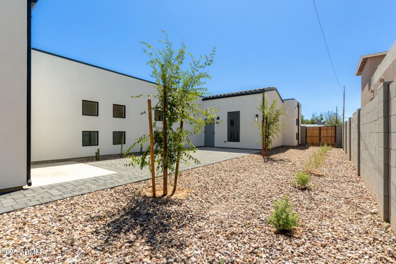 Backyard w/ RV Gate
