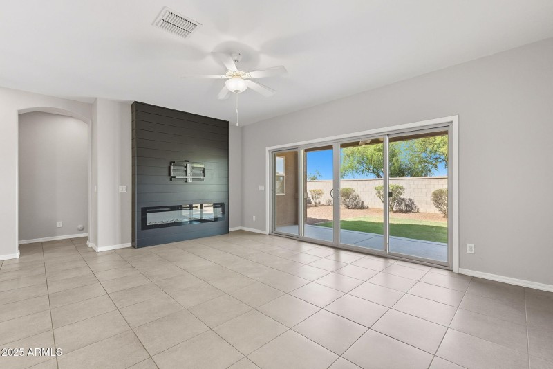 15-web-or-mls-Tulip-15