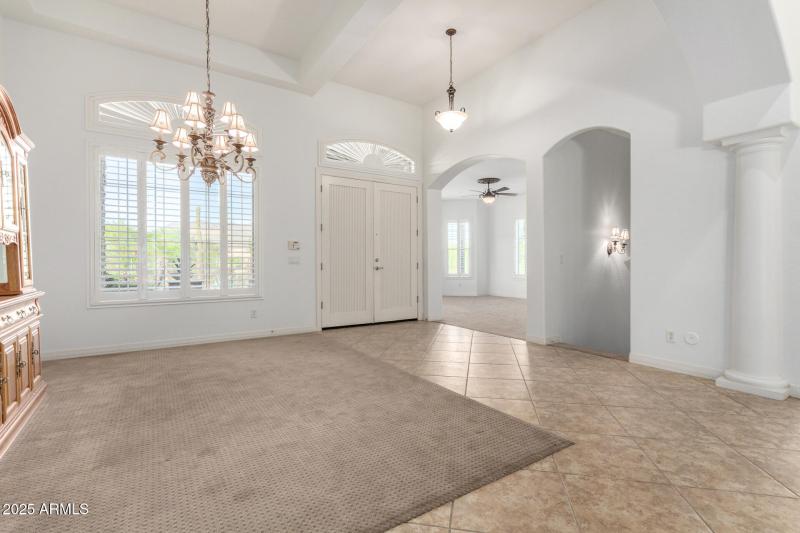 Dining/foyer