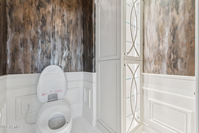 041-primary-bathroom