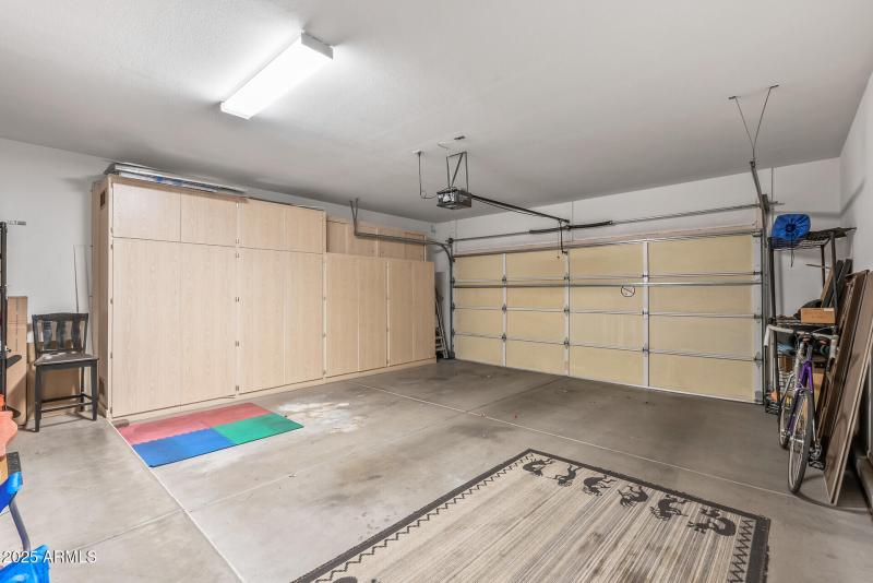 2 car garage w/cabinets