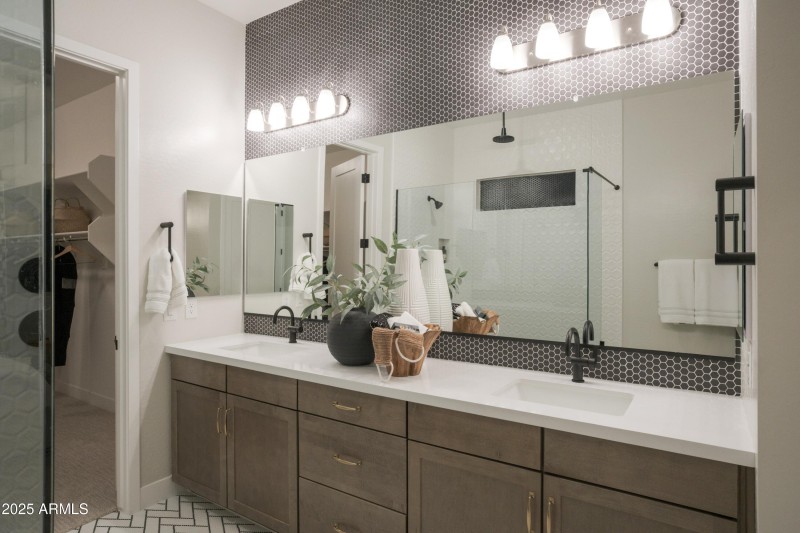 OWNER'S BATH
