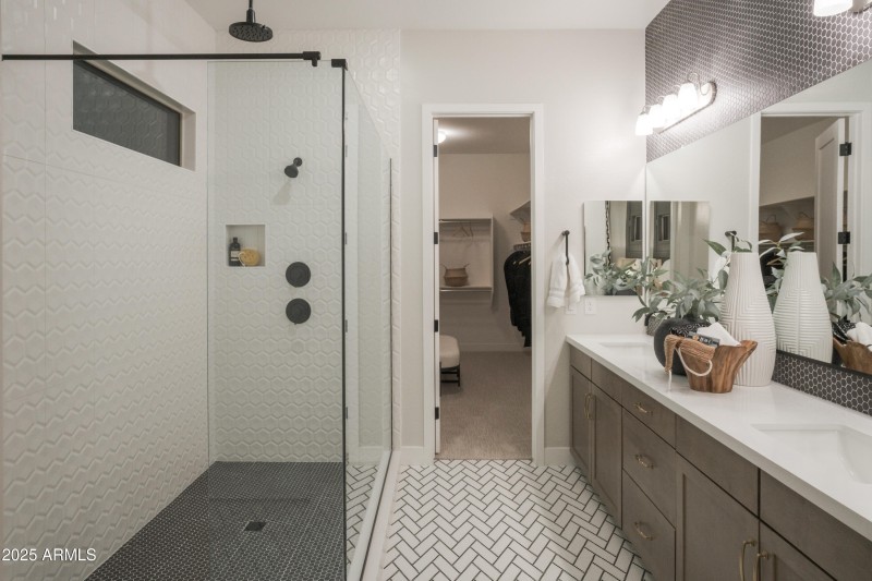 OWNER'S BATH