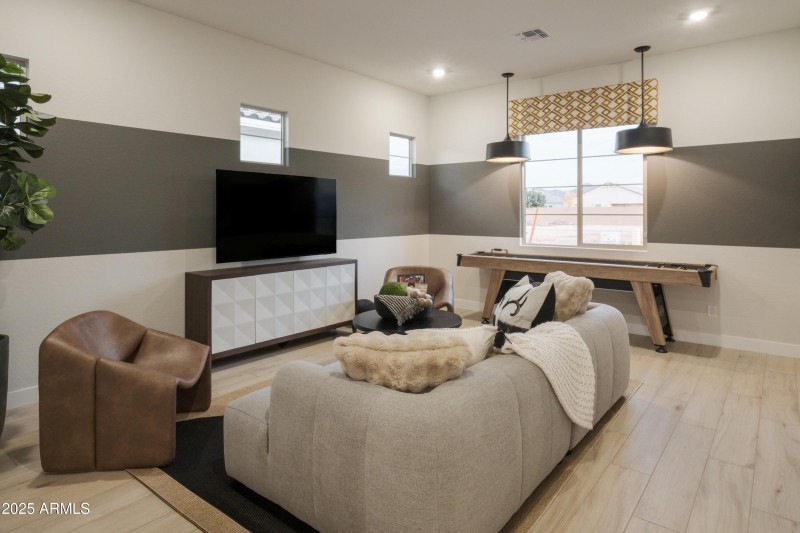 TEEN SUITE