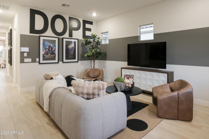 TEEN SUITE