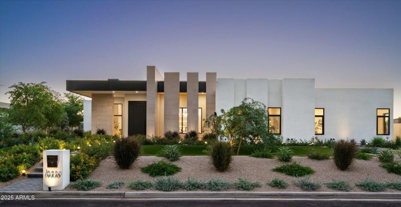 20-Twilight10220N66thSt-20