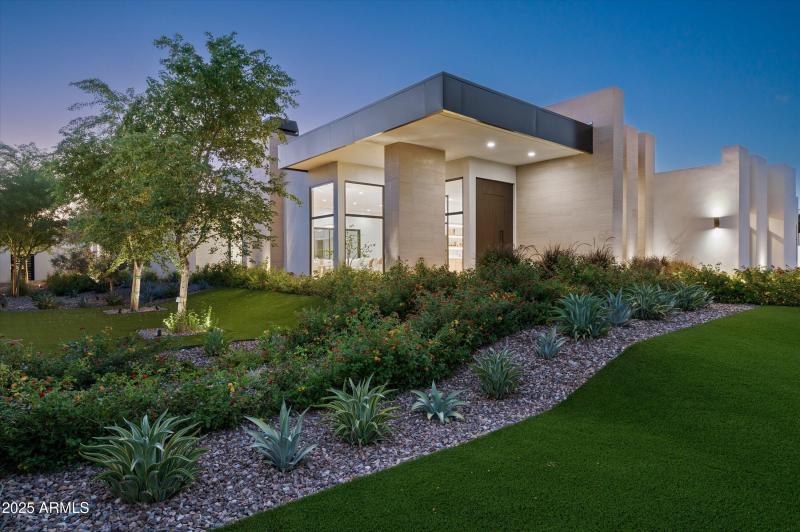 22-Twilight10220N66thSt-22