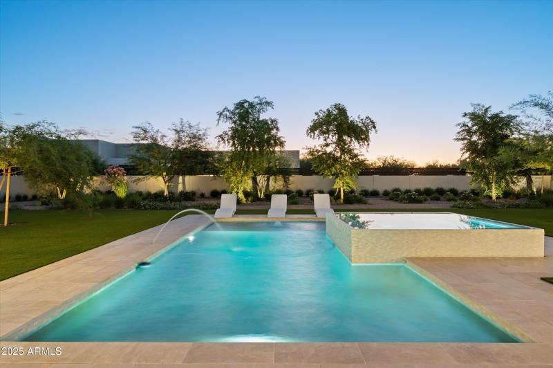 23-Twilight10220N66thSt-23