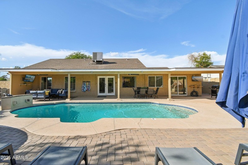 45-web-or-mls-E Altadena Ave-045