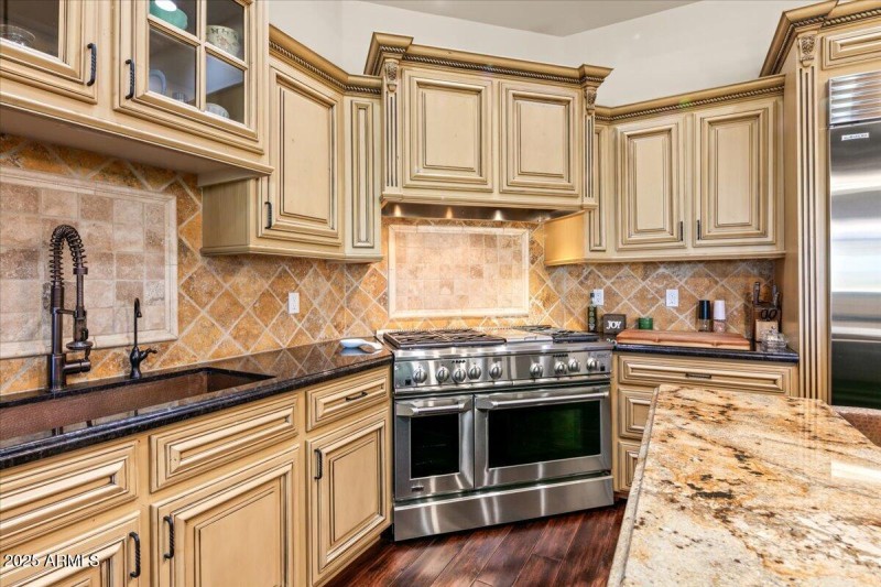 12-Kitchen Details