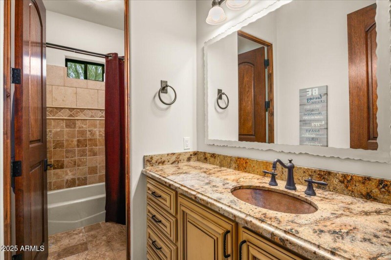 30-Guest Bathroom