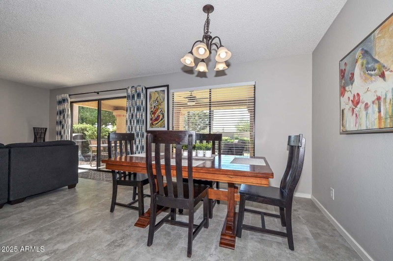 Breakfast Room2
