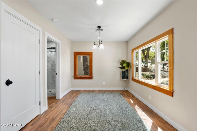 11-Dining Area