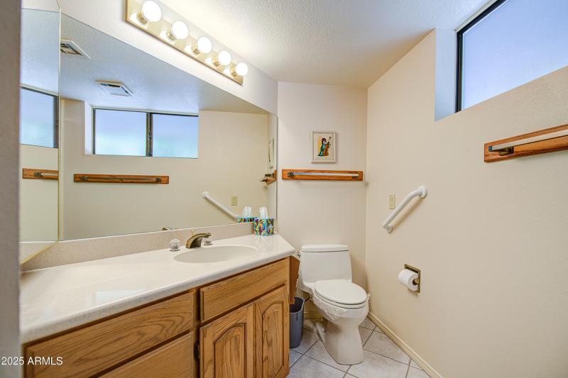 Bathroom 2-pic 2