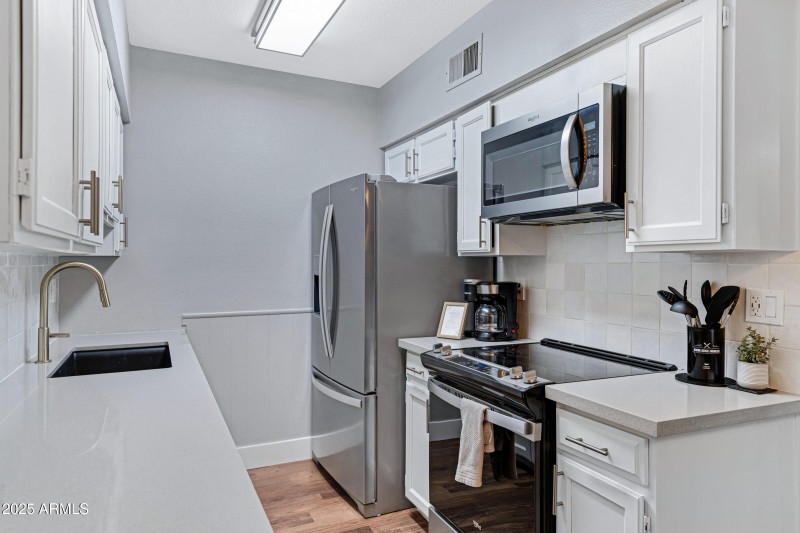 601 N May apt 27-8