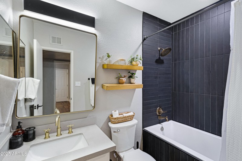601 N May apt 27-13