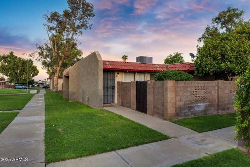 601 N May apt 27-24